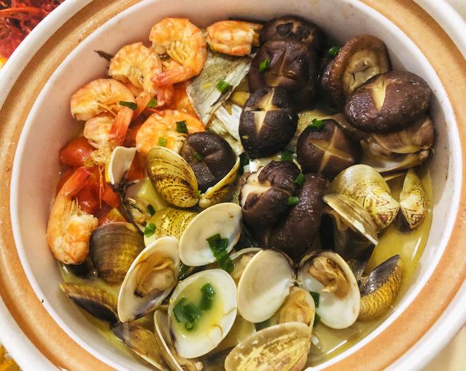 汤甜味美的海鲜锅的做法