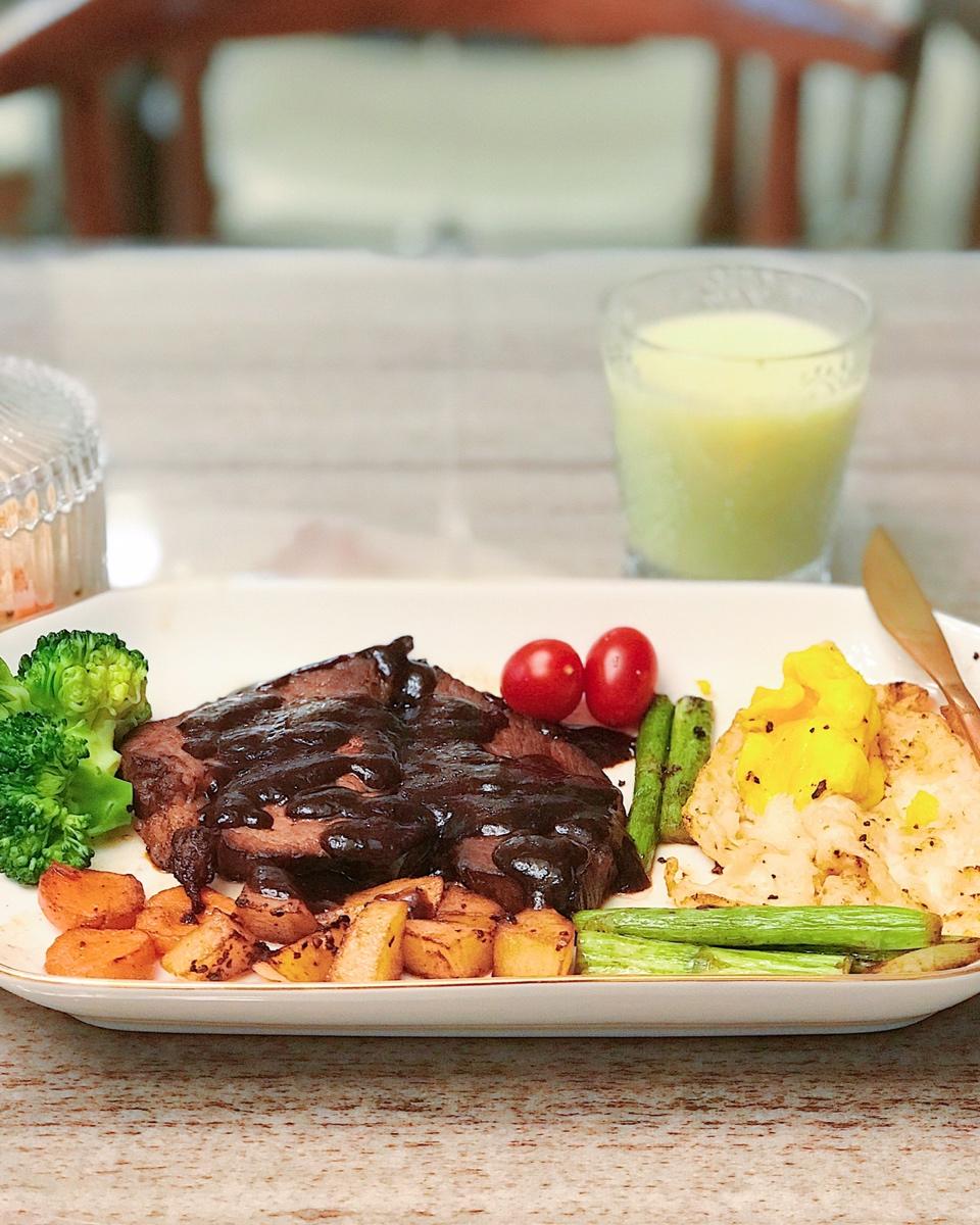 黑椒牛排（配酱汁做法）