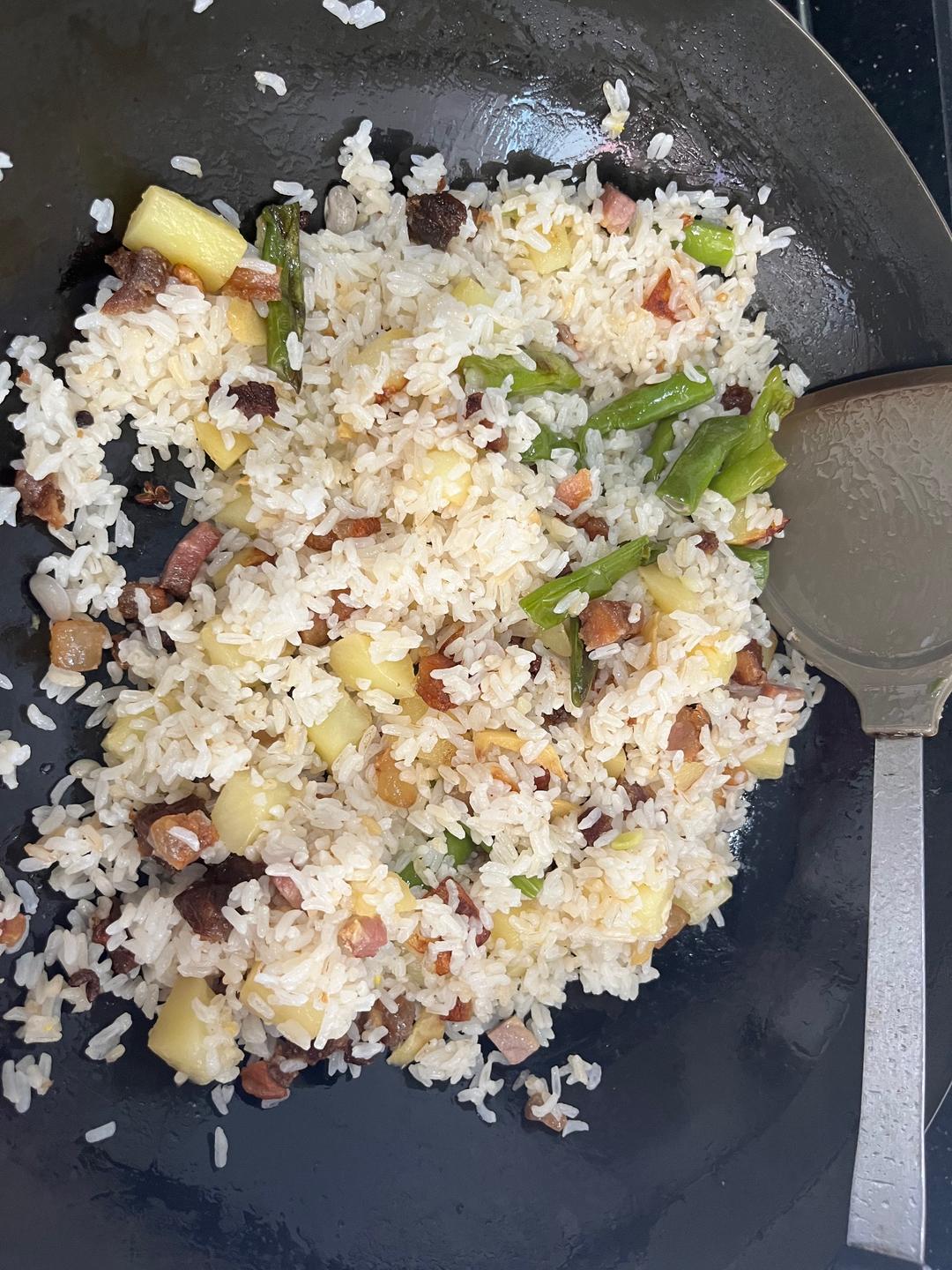 川味儿土豆腊肉控饭