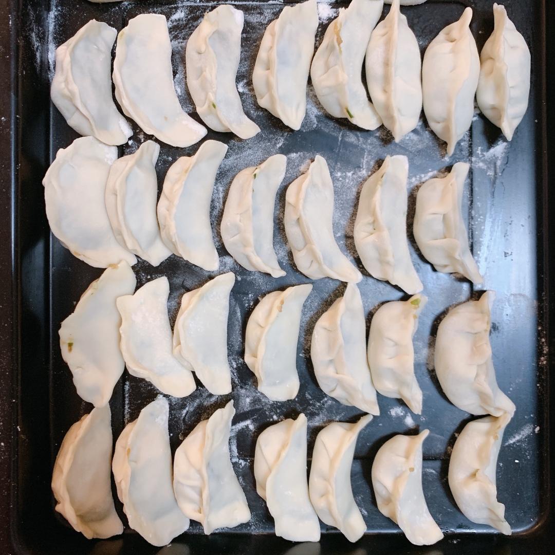 韭菜猪肉饺子(最简单最好吃又最多汁的饺子)