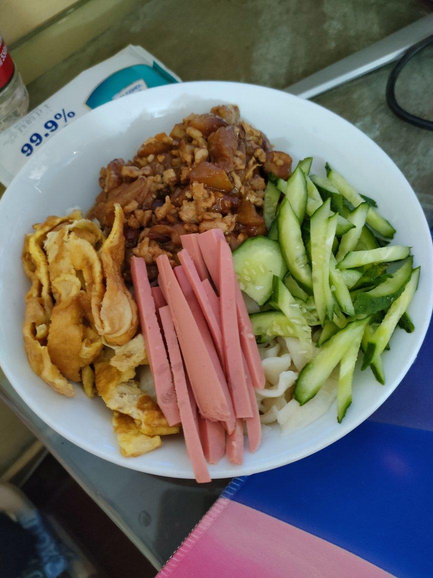 茄子肉末炸酱面