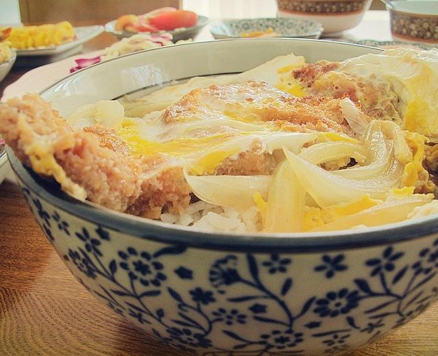 日式鸡蛋猪排盖饭的做法