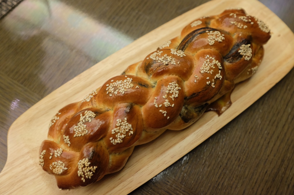 黑芝麻辫子面包