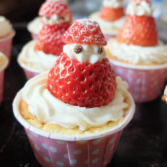 【圣诞款】草莓纸杯蛋糕的做法