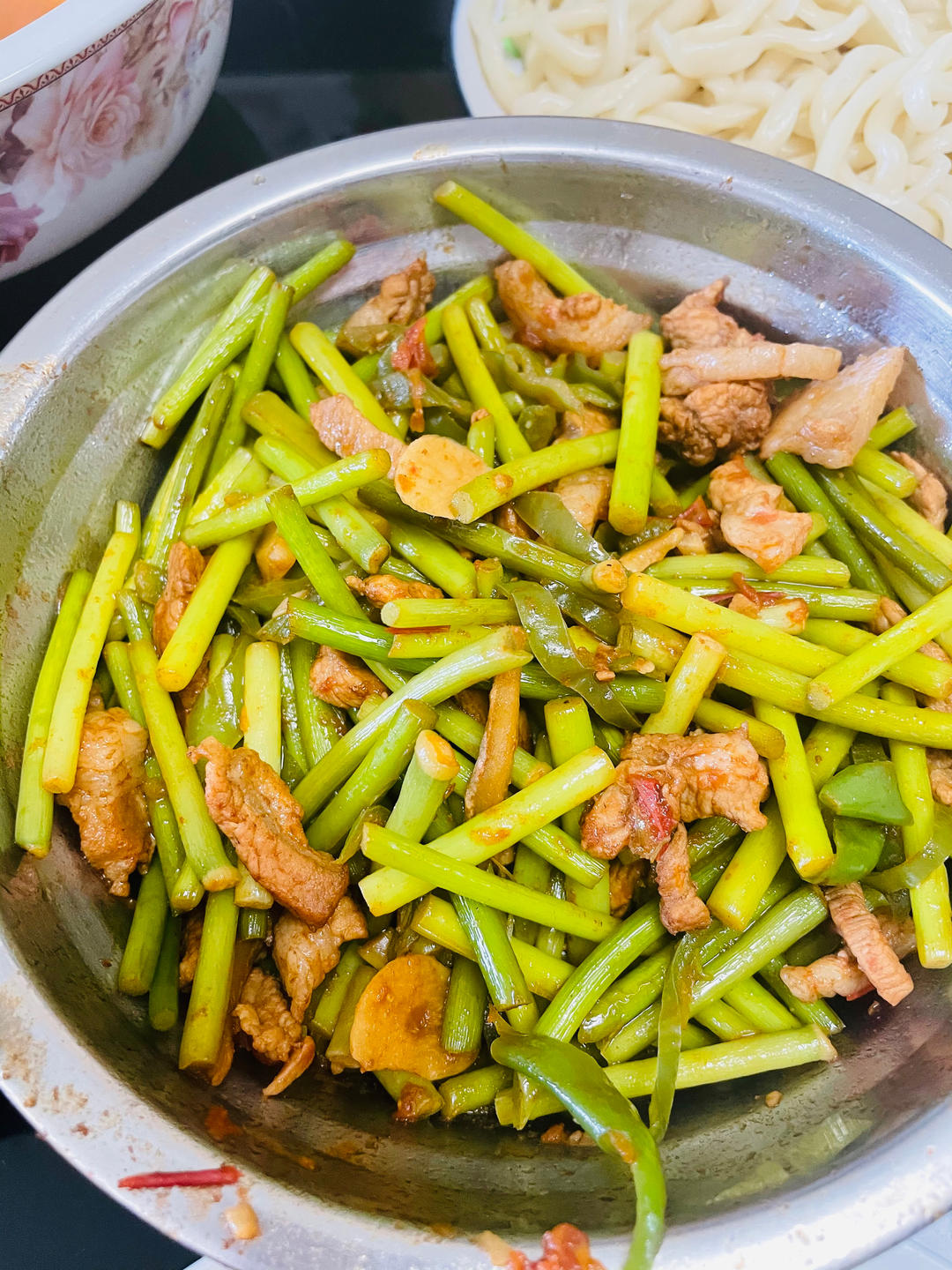 简单易做的下饭菜－蒜苔炒肉