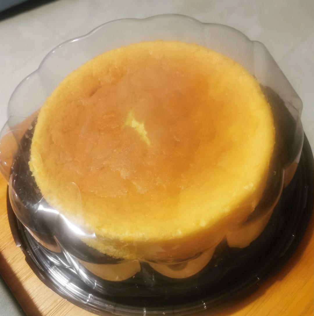 一晚上的等待果然是值得的，这是一款好吃的芝士蛋糕