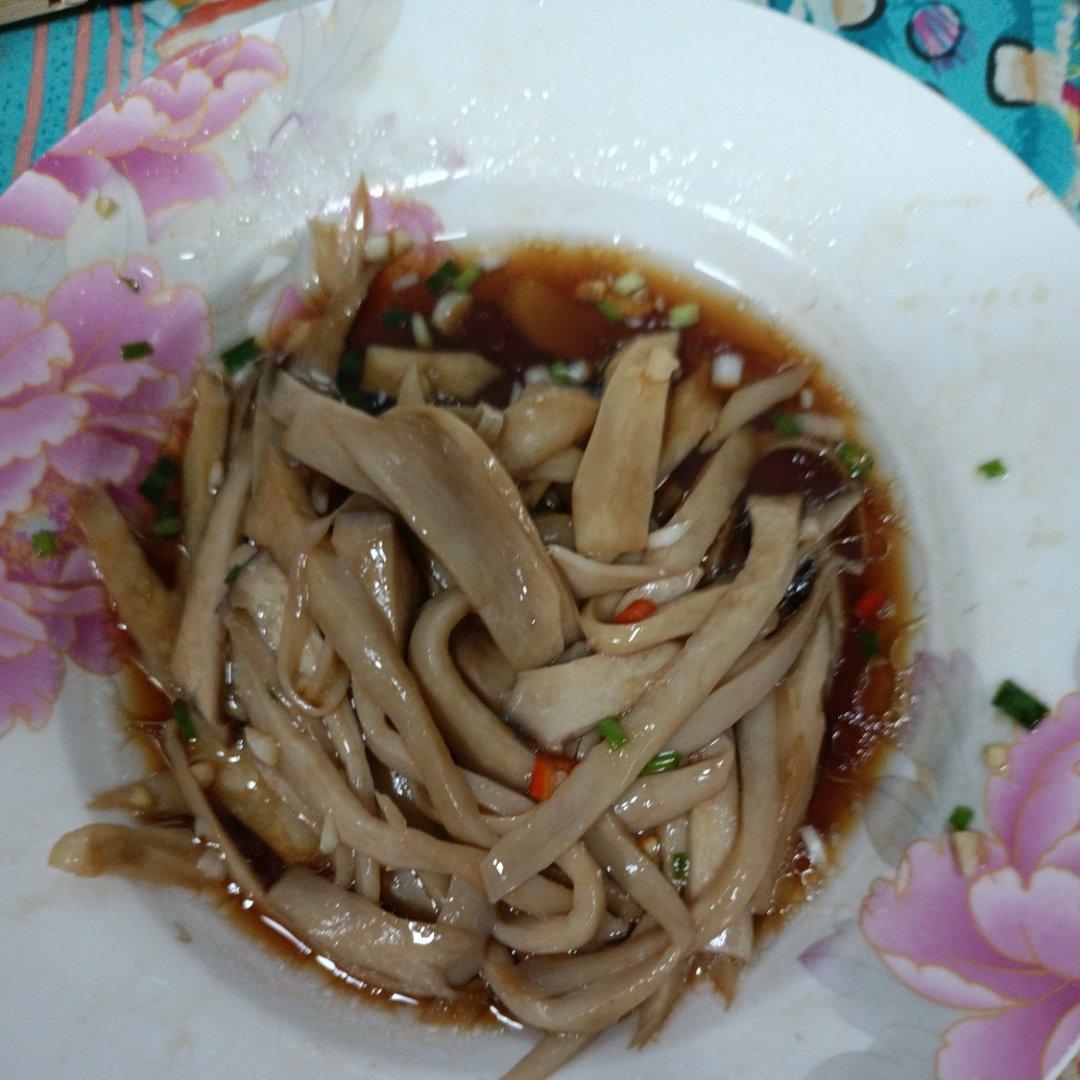 比肉还好吃的【手撕凉拌杏鲍菇】，上桌扫光光