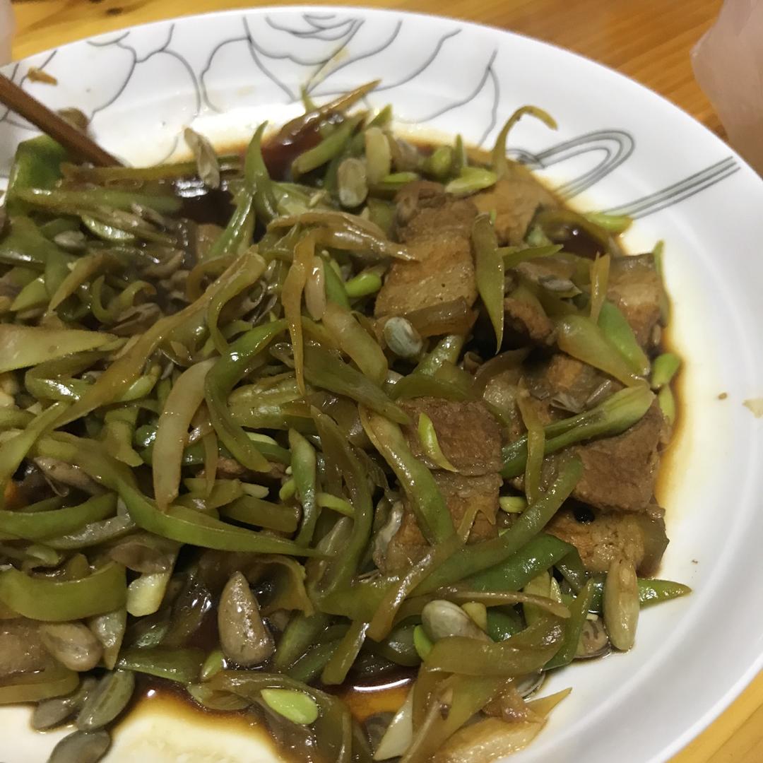 东北五花肉炖豆角
