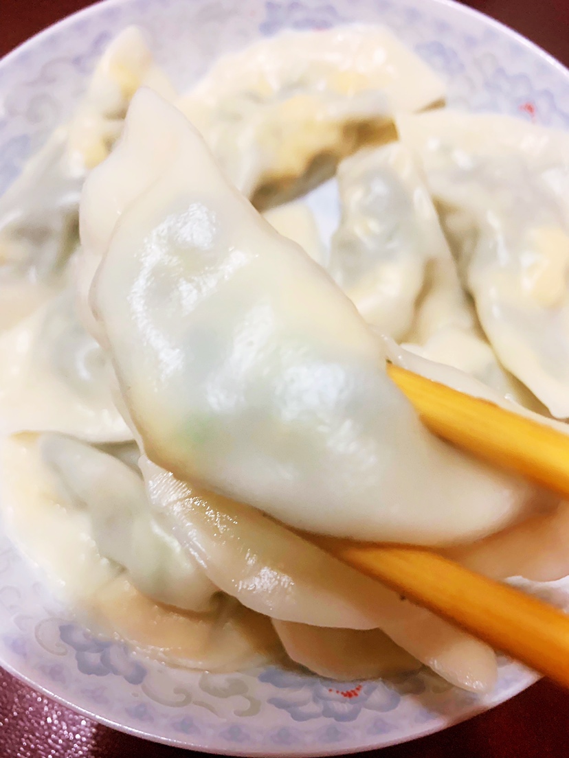🥟牛奶般丝滑 の 三鲜饺子🥟（不会擀皮的必看）的做法