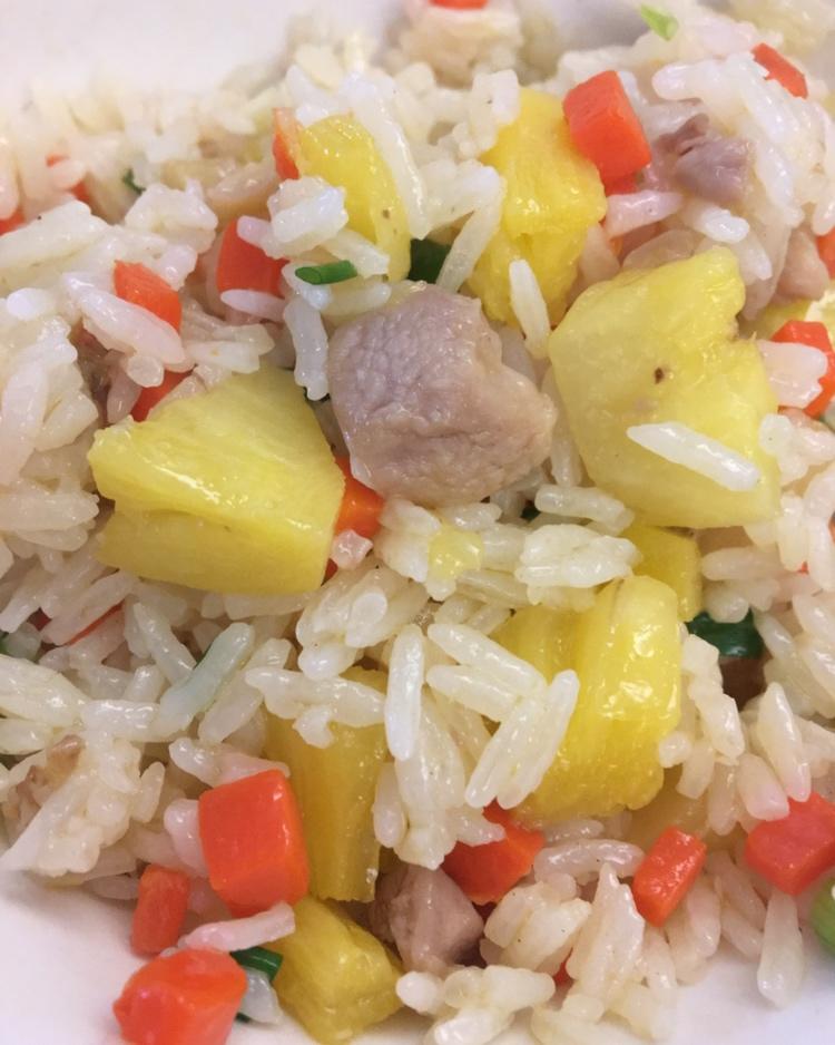菠萝鸡肉炒饭