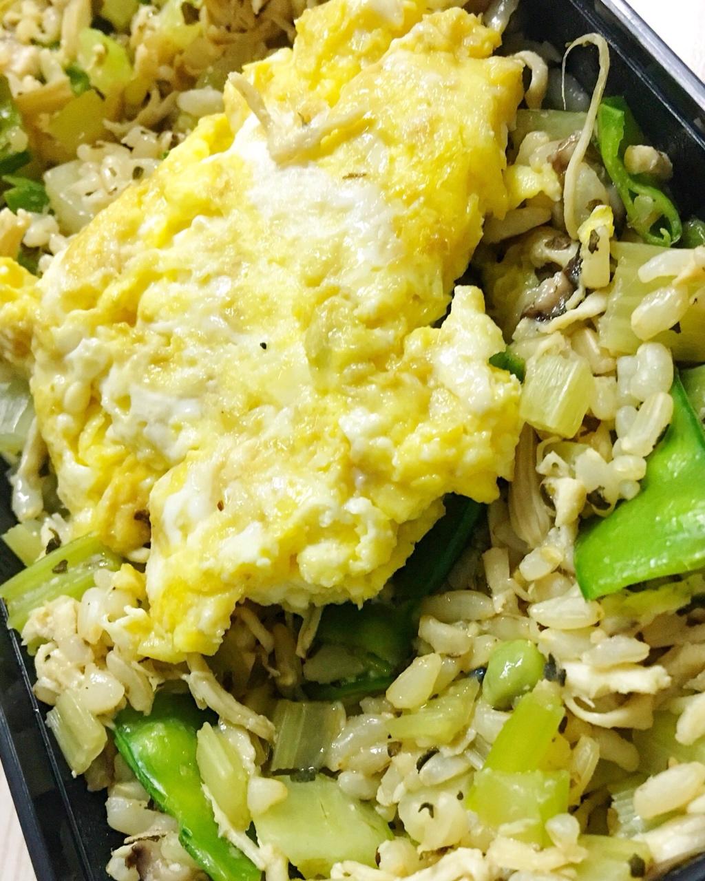 西芹香菇糙米无油炒饭