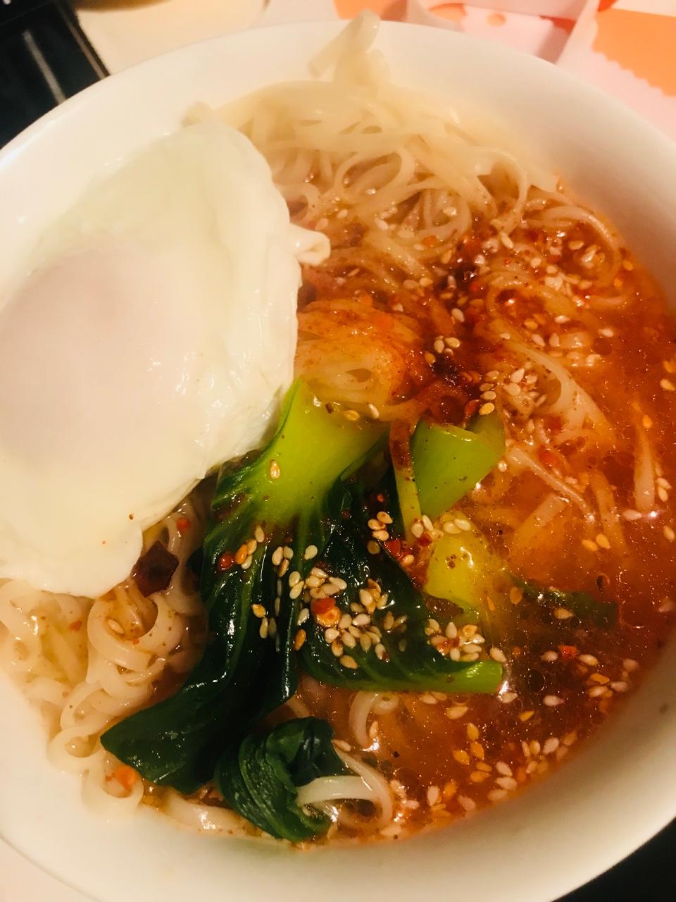 超级无敌美味懒人酸汤麻辣面（十分钟搞定色香味俱全）