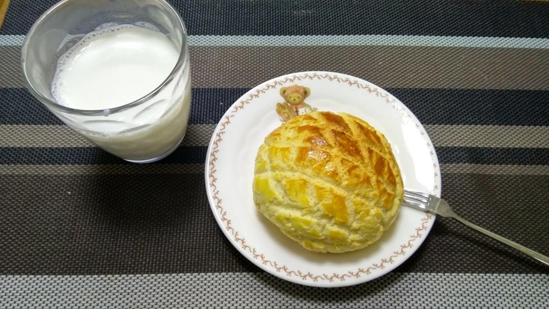 好吃到炸裂的港式菠萝包（附带制作酥皮的小视频）