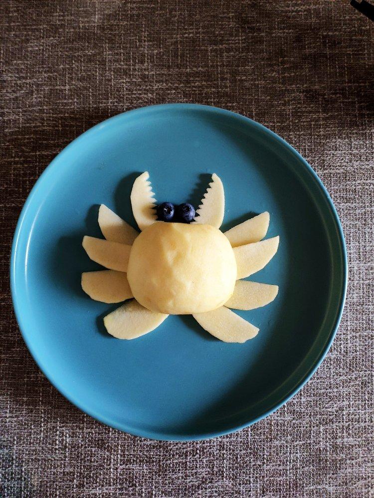 果盘水果拼盘苹果螃蟹