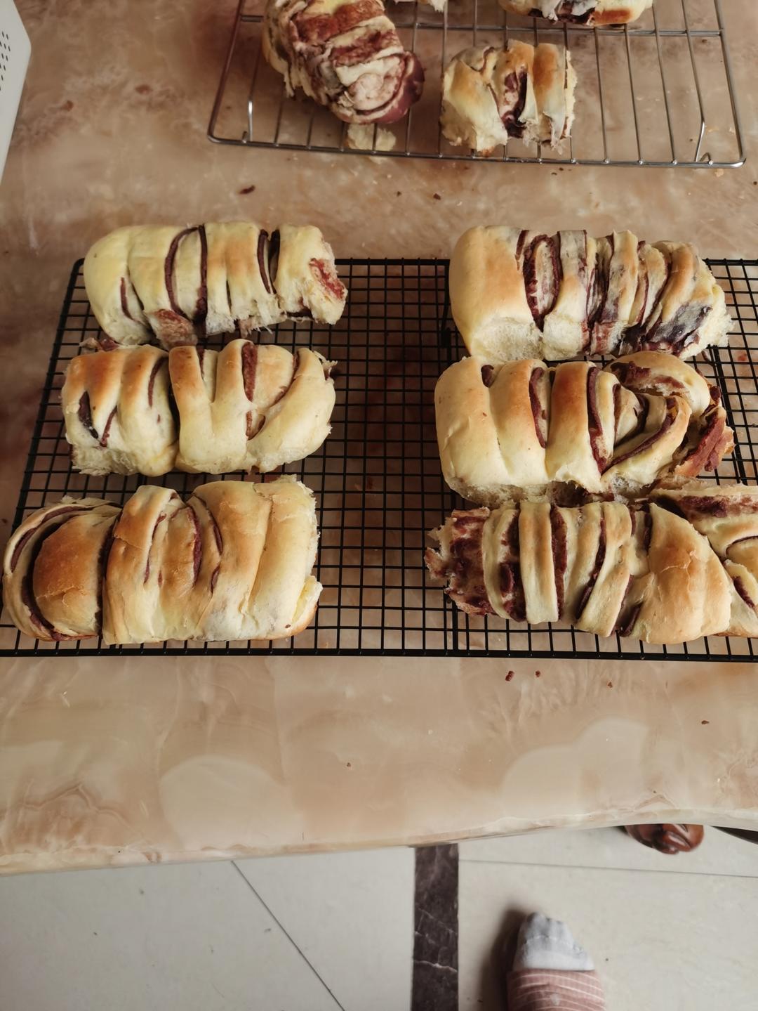 红豆沙面包卷——好吃得不得了#皮黑森林#