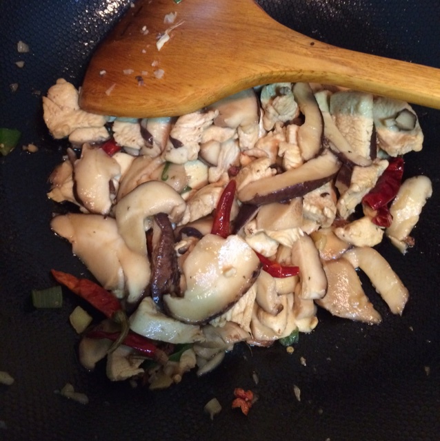 香菇炒鸡肉