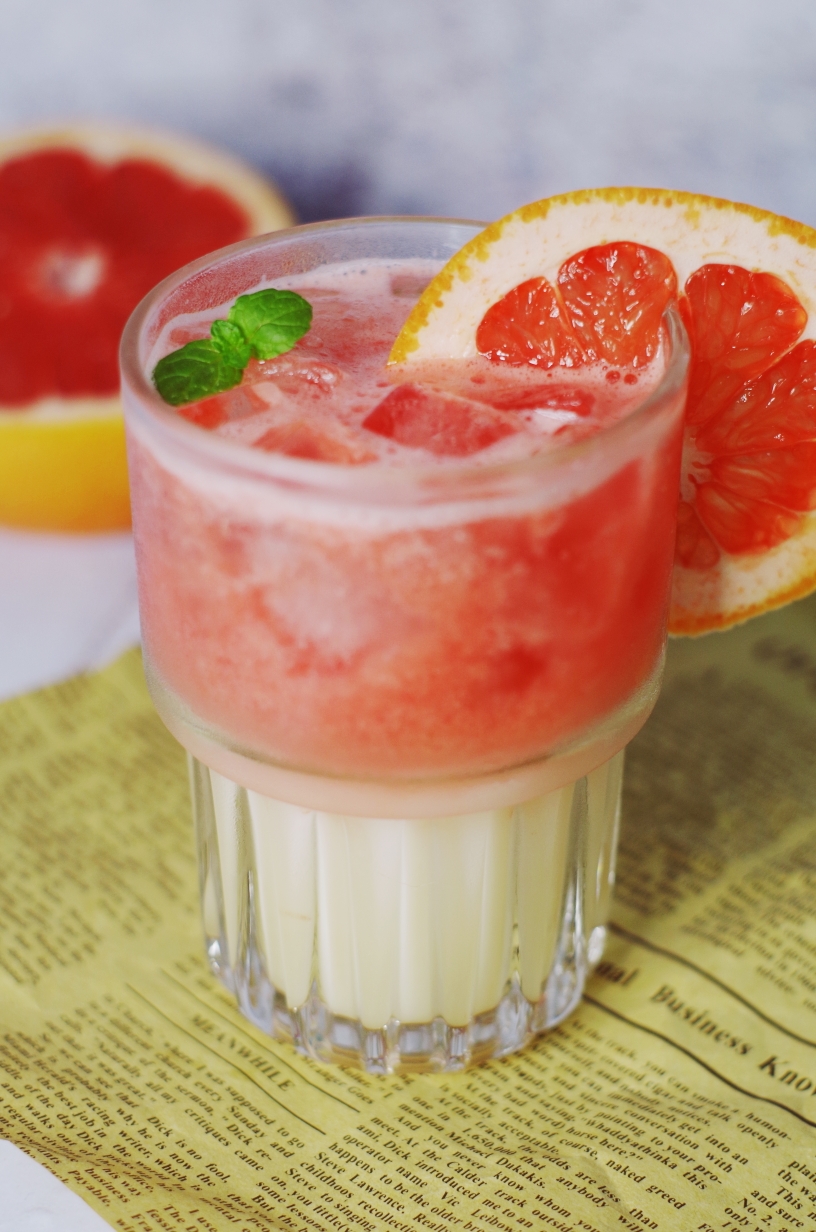 ​红西柚＋养乐多，简单好喝的做法！快来喝杯红西柚益生菌，倾心一夏❤️的做法