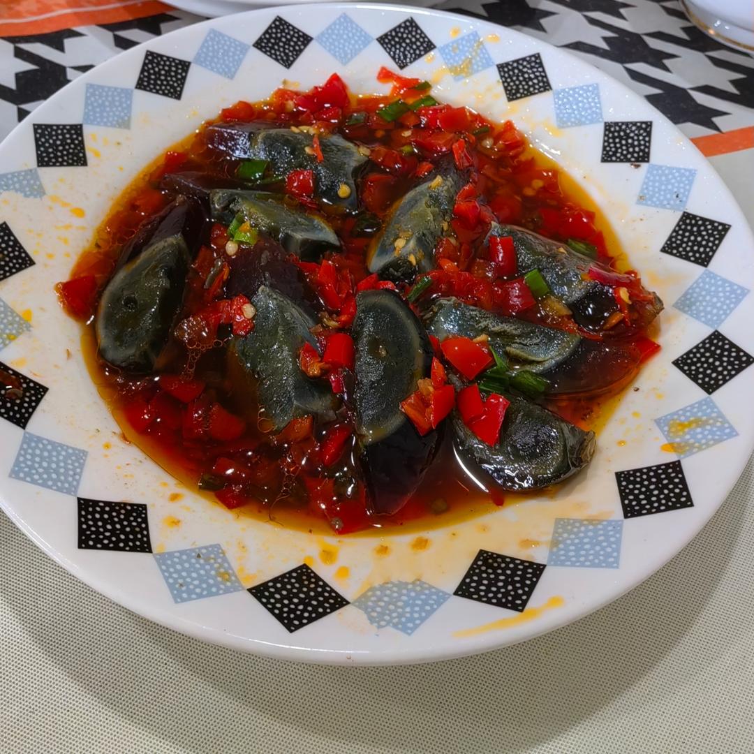 5分钟搞定好吃方便的剁椒皮蛋