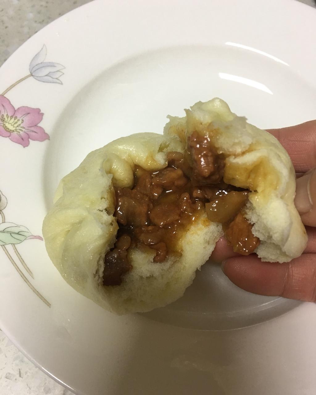 云朵般松软爆浆蜜汁叉烧包