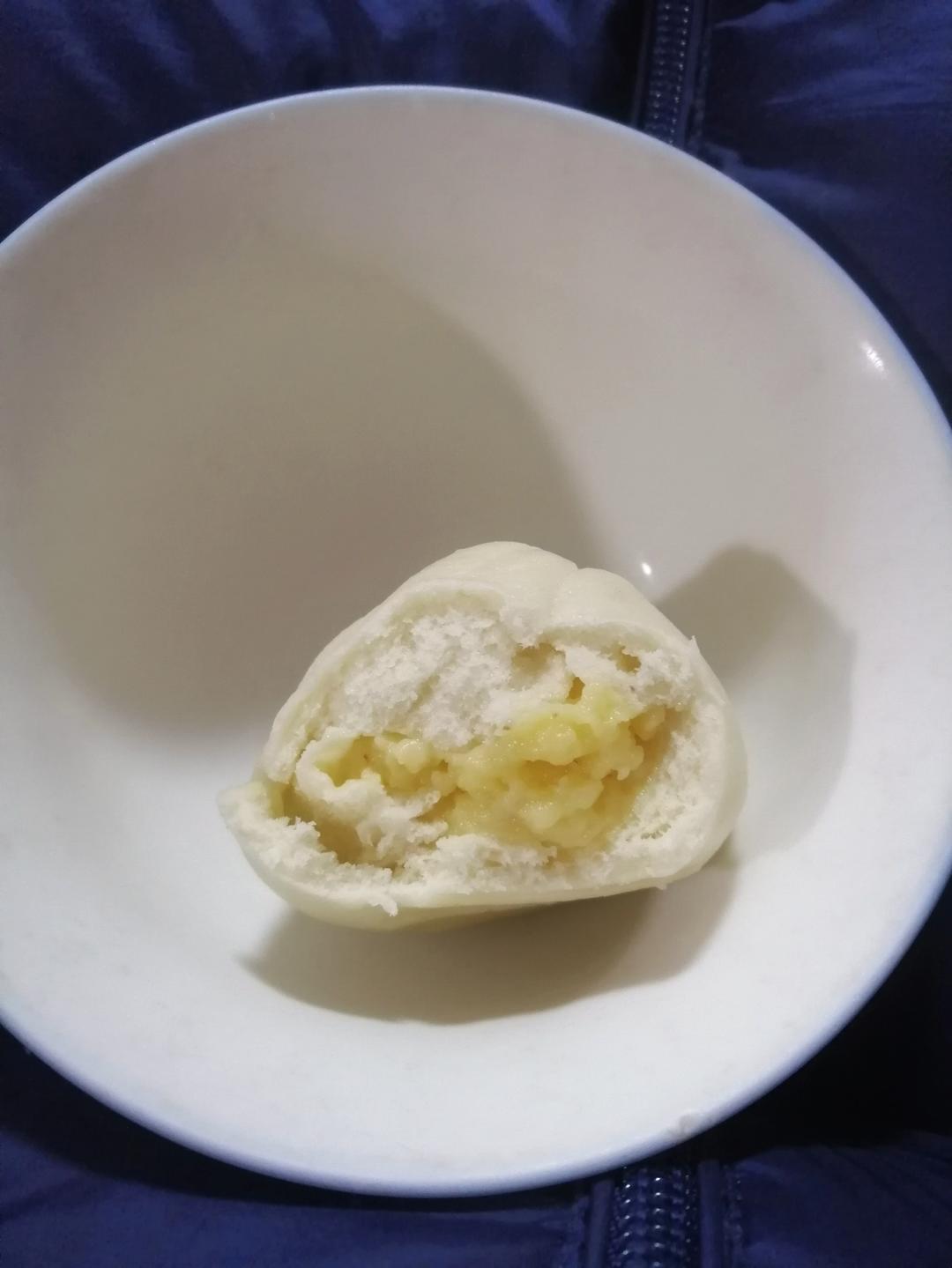 松软香甜的奶黄包，很快就可以搞定。