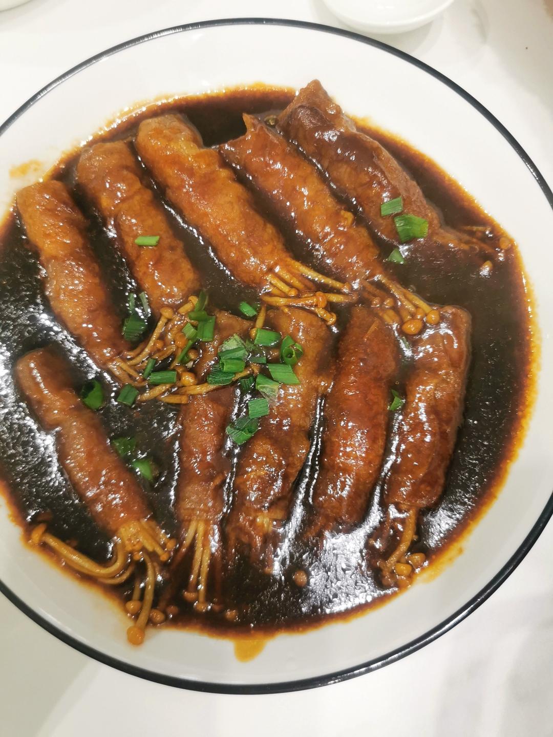 【金针菇肥牛卷】