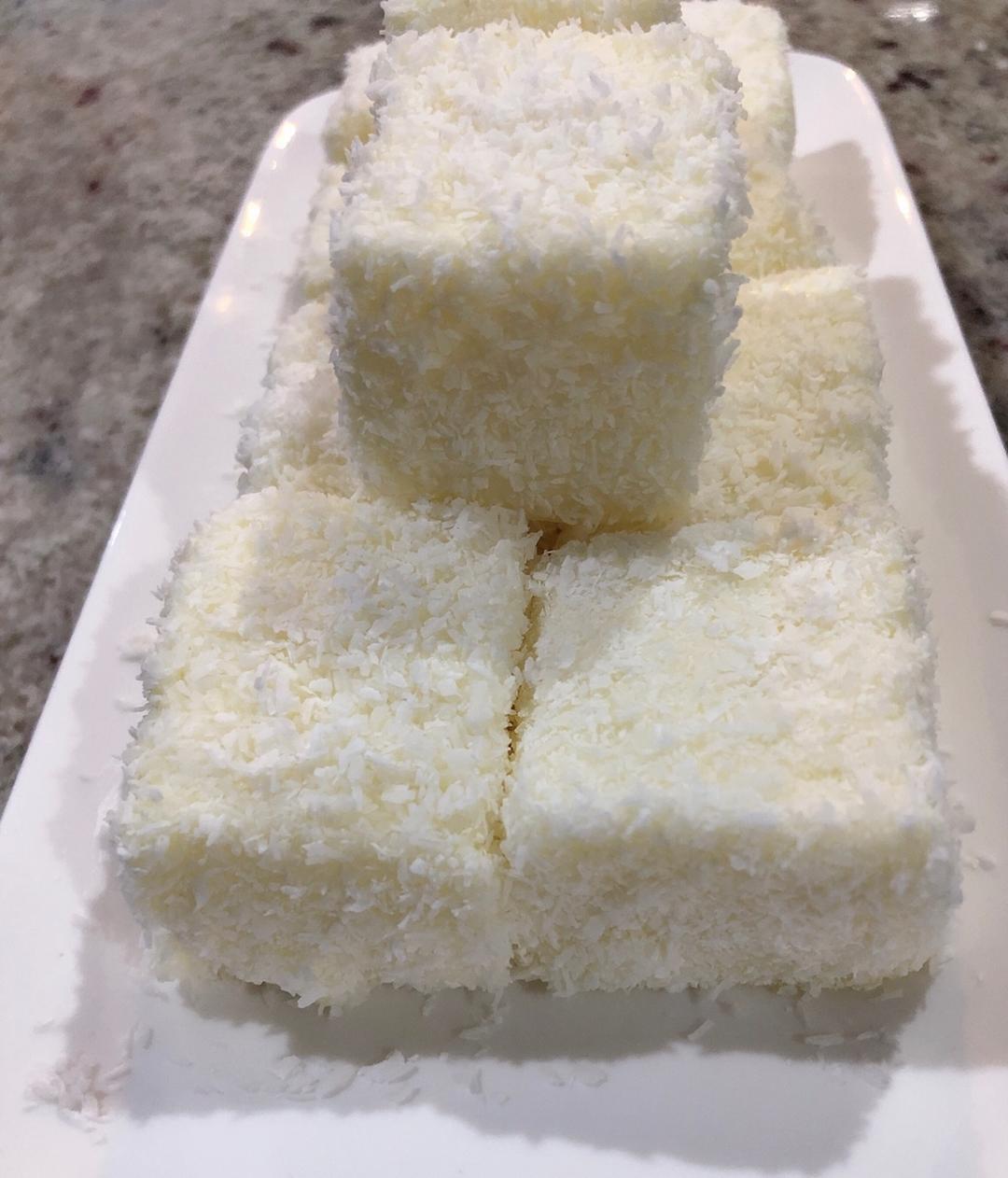 椰丝牛奶小方糕