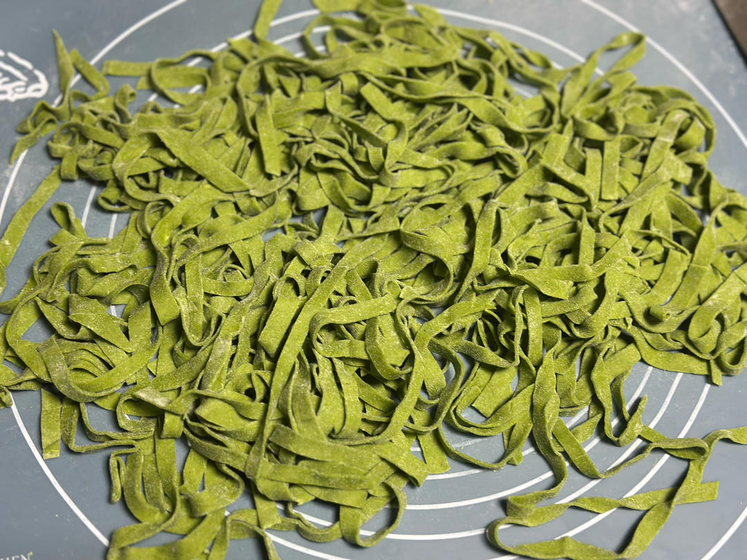 陕西美食之菠菜手擀面