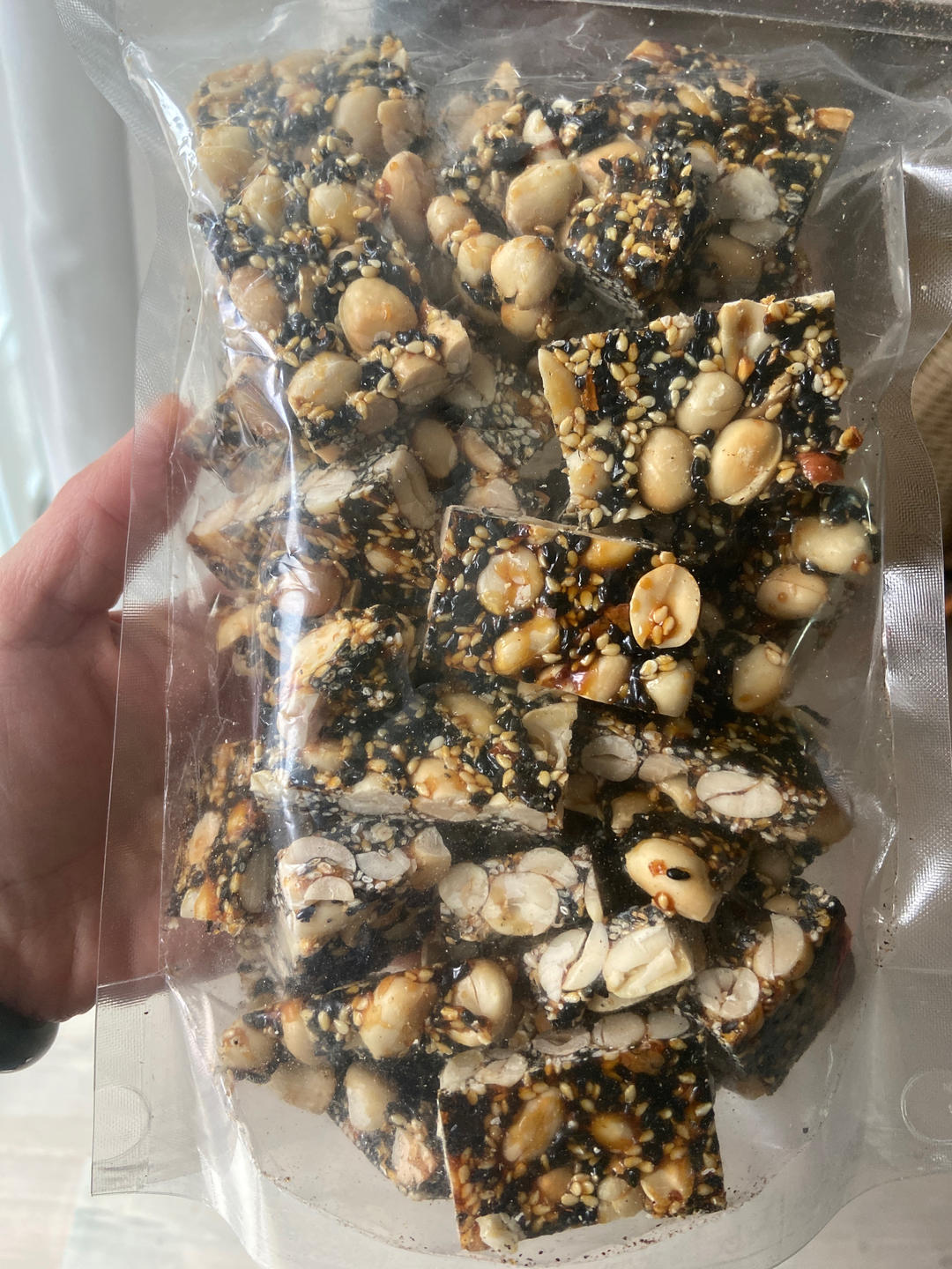 无敌好吃的芝麻花生糖