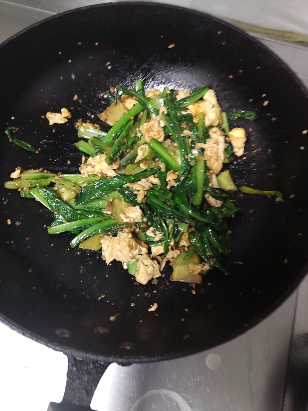 蒜香鸡蛋油麦菜