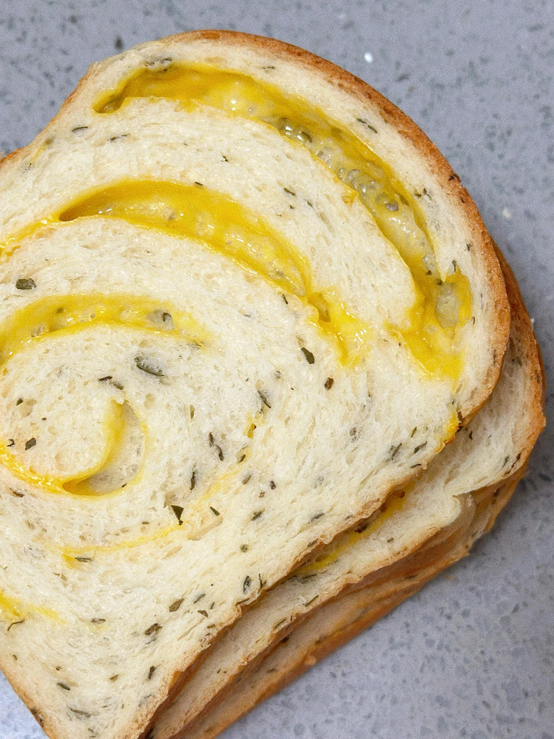 风味独特的花椒叶乳酪丁吐司｜口感咸香