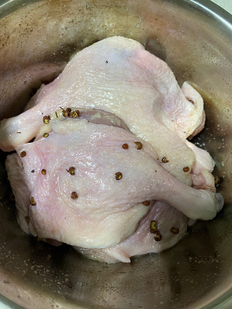 盐水鸭，不焯水，仅需一个小妙招，一只鸭腿足够有滋有味的做法 步骤5