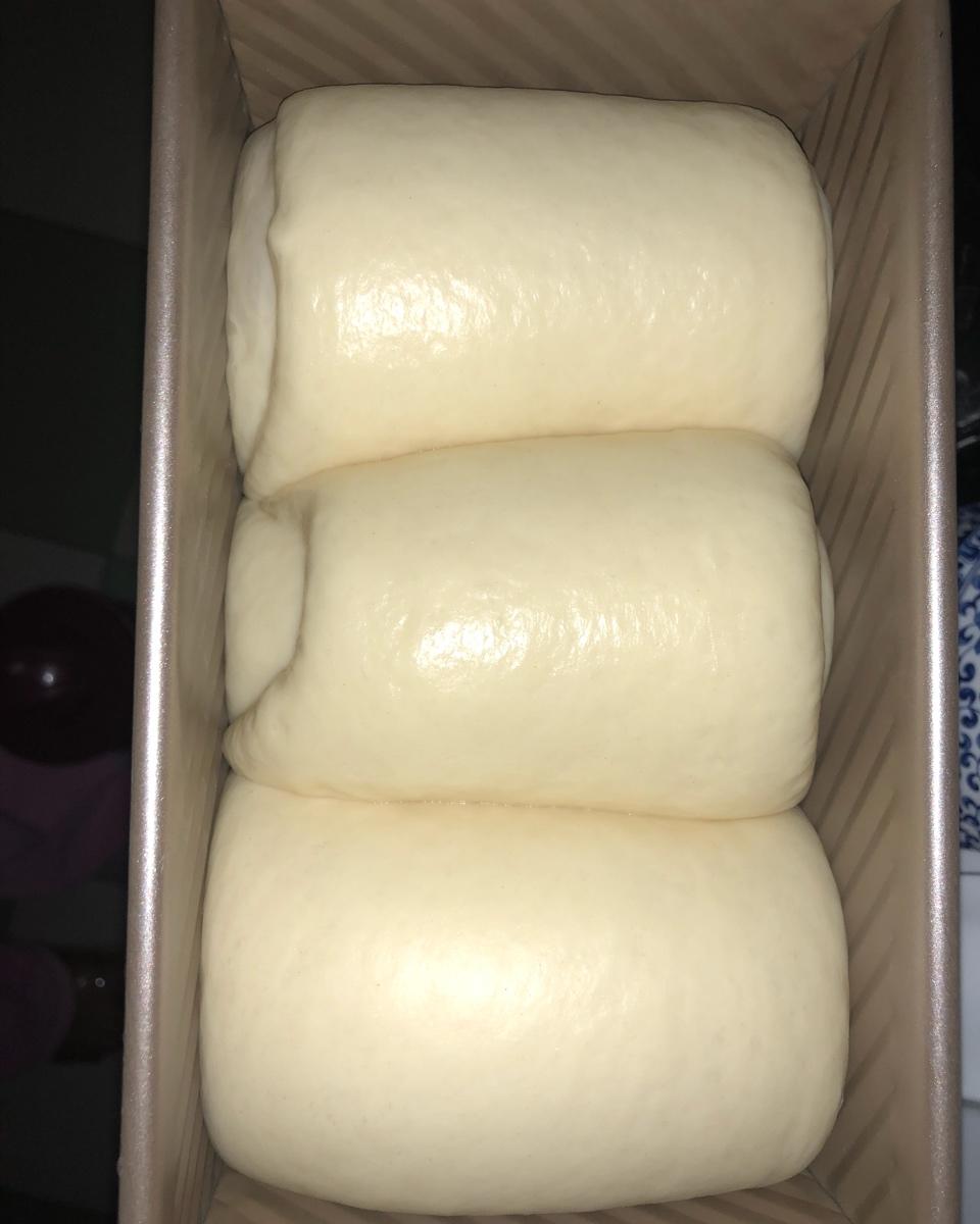 用烤箱自己做面包--手工牛奶吐司面包