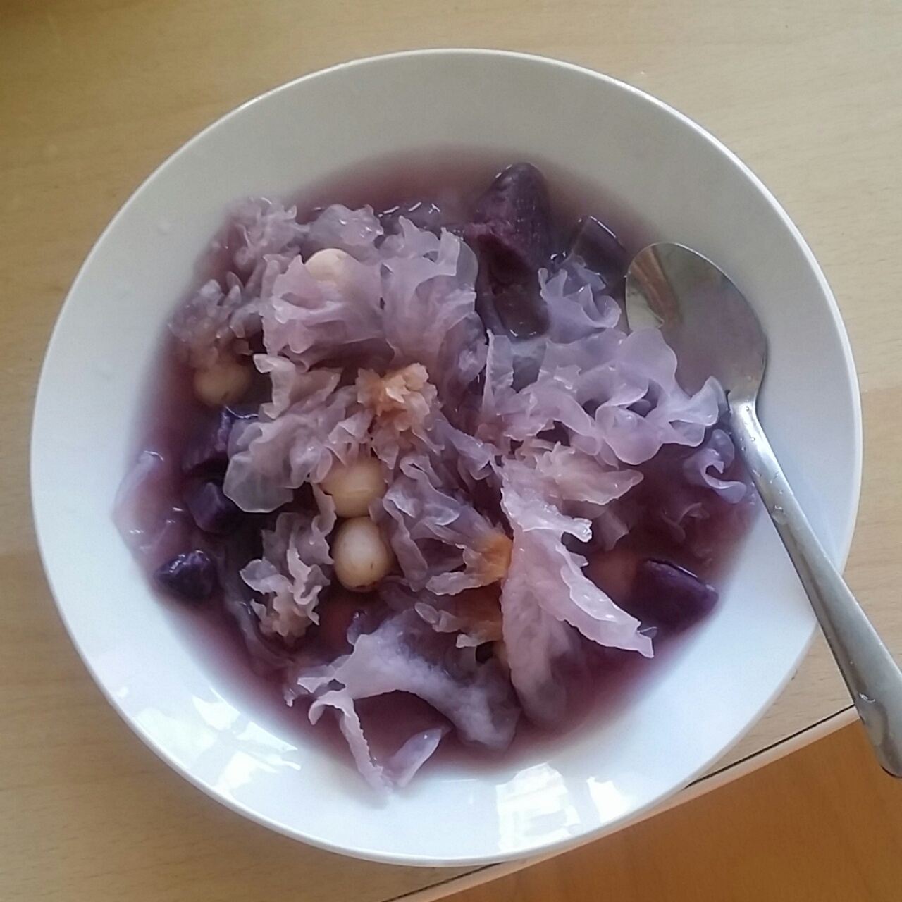 紫薯银耳莲子羹