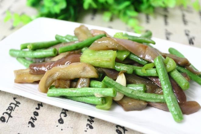 夏日餐桌上最家常的茄子炒豇豆的做法