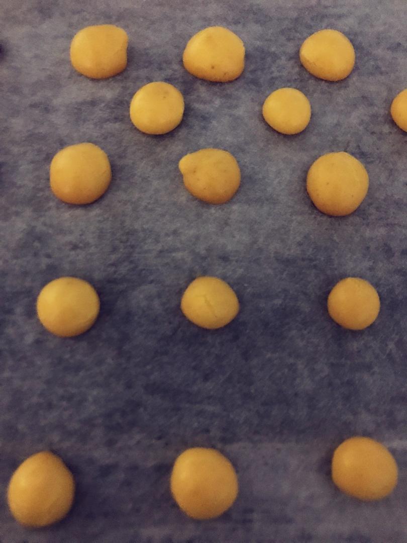 入口即化的无添加蛋黄溶豆