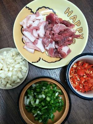 茄子炒肉的做法 步骤1