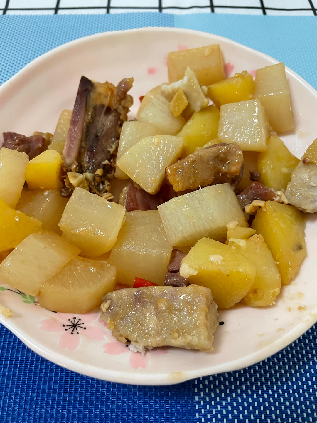 腊鸭腿炖土豆
