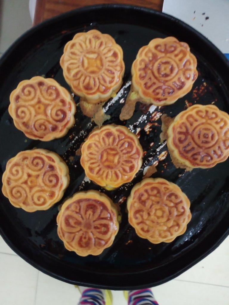 广式经典——白莲蓉蛋黄月饼