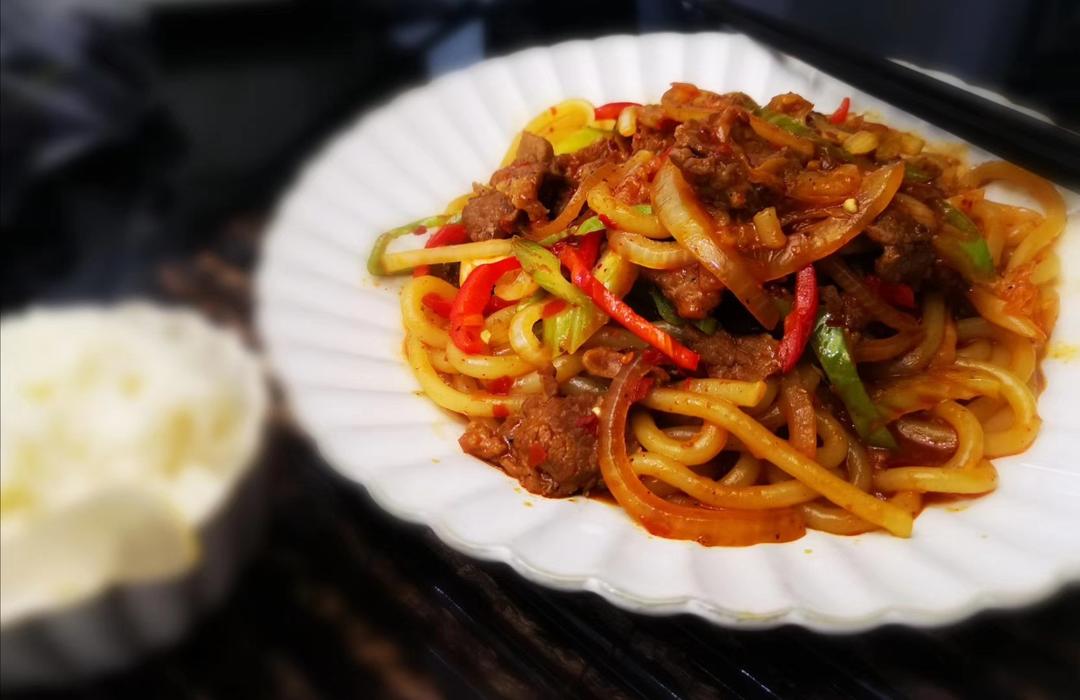 秒杀专卖店de秘制私厨「新疆炒米粉」