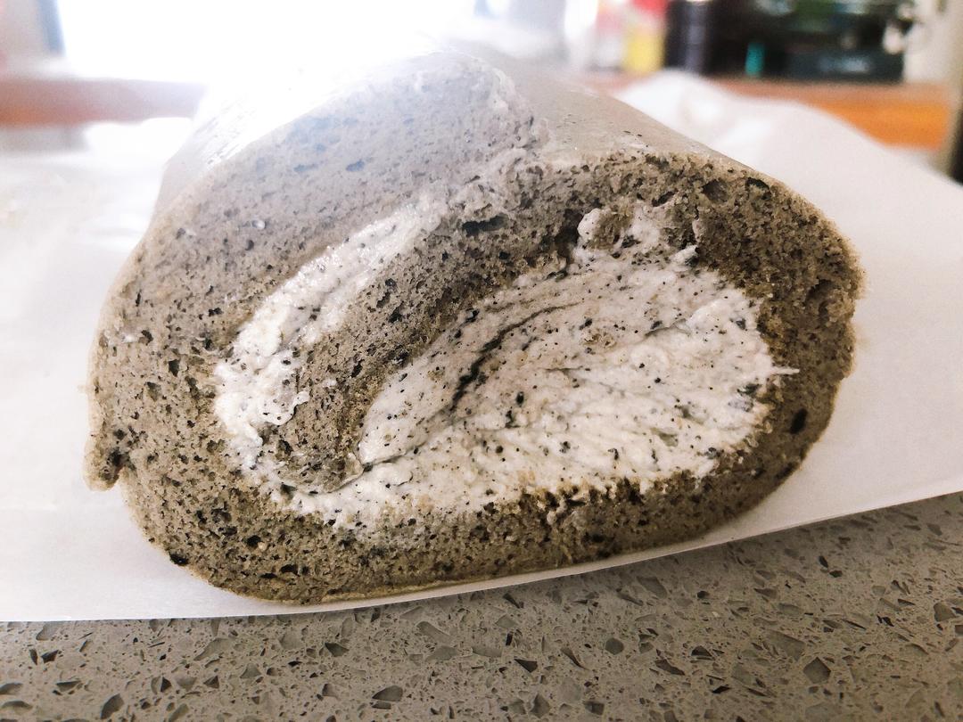 黑芝麻奶油蛋糕卷
