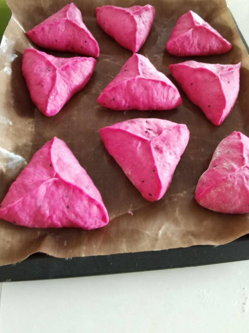 火龙果软欧包，粉嘟嘟～