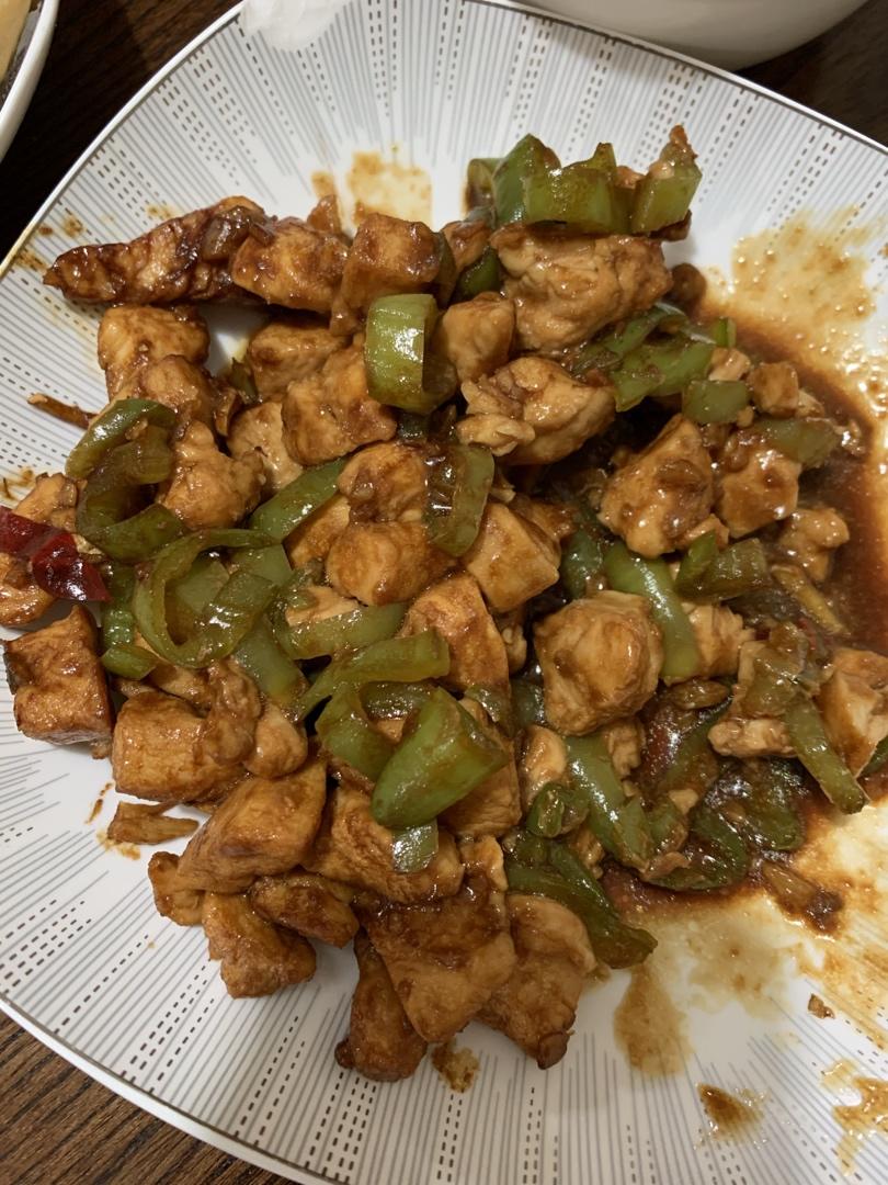 青椒炒鸡肉(简单操作)
