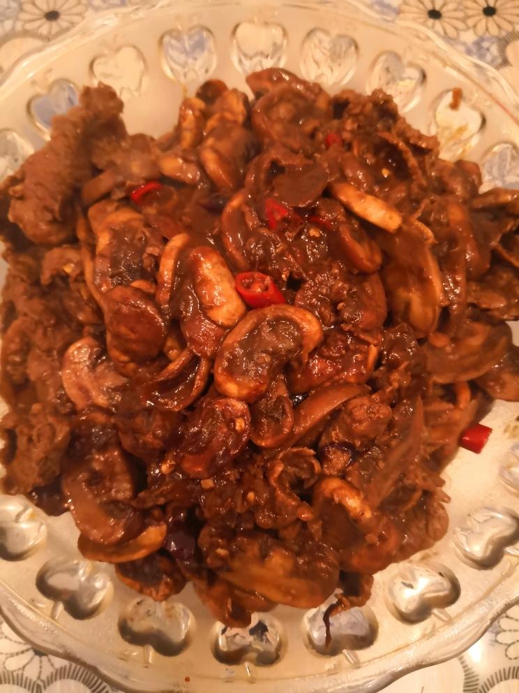 蘑菇炒牛肉