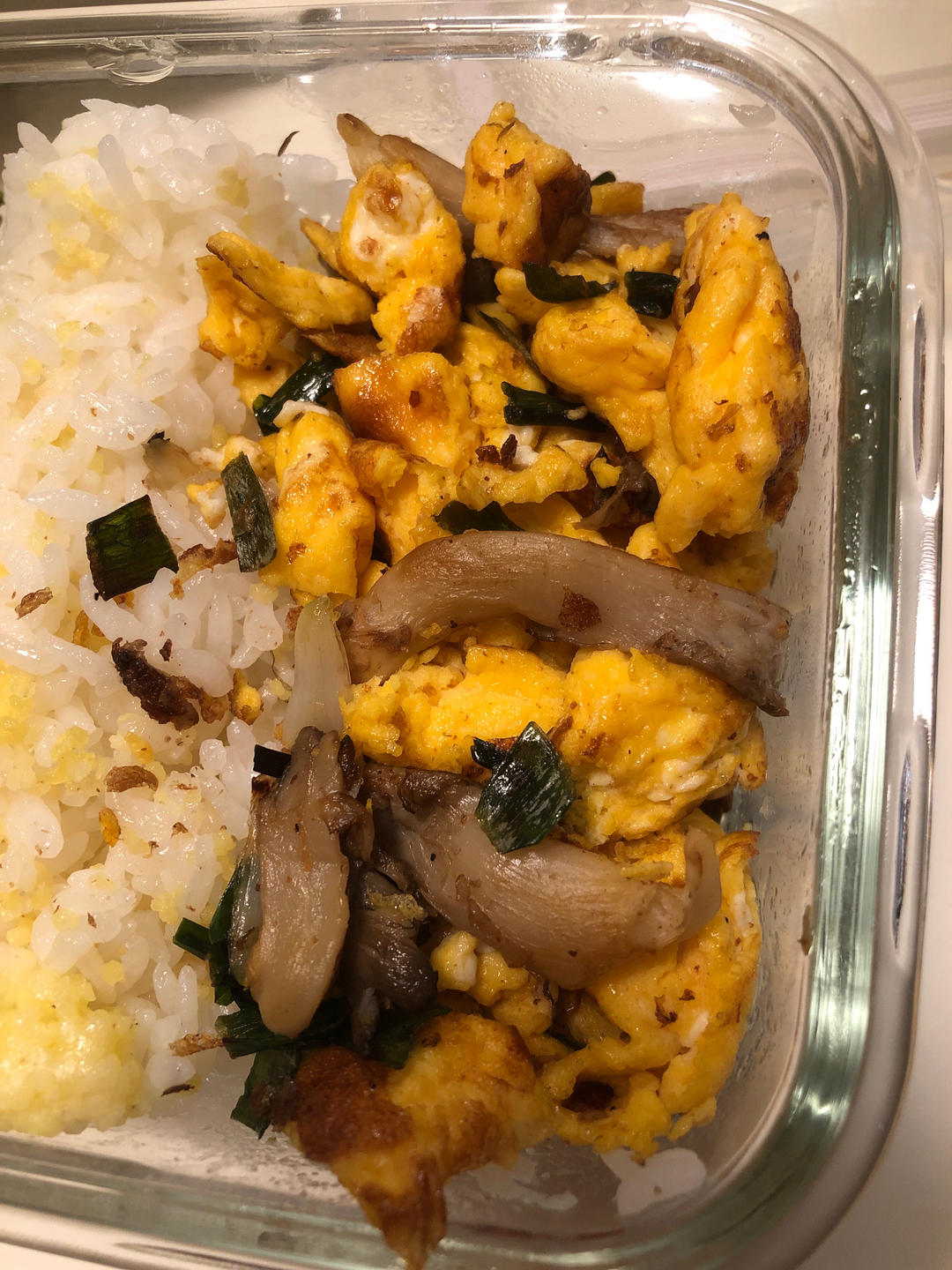 蘑菇炒鸡蛋	平菇这样炒，鲜美无比巨好吃