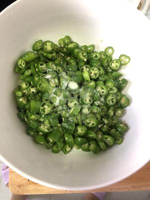 河南菜—面炒辣椒的做法 步骤1