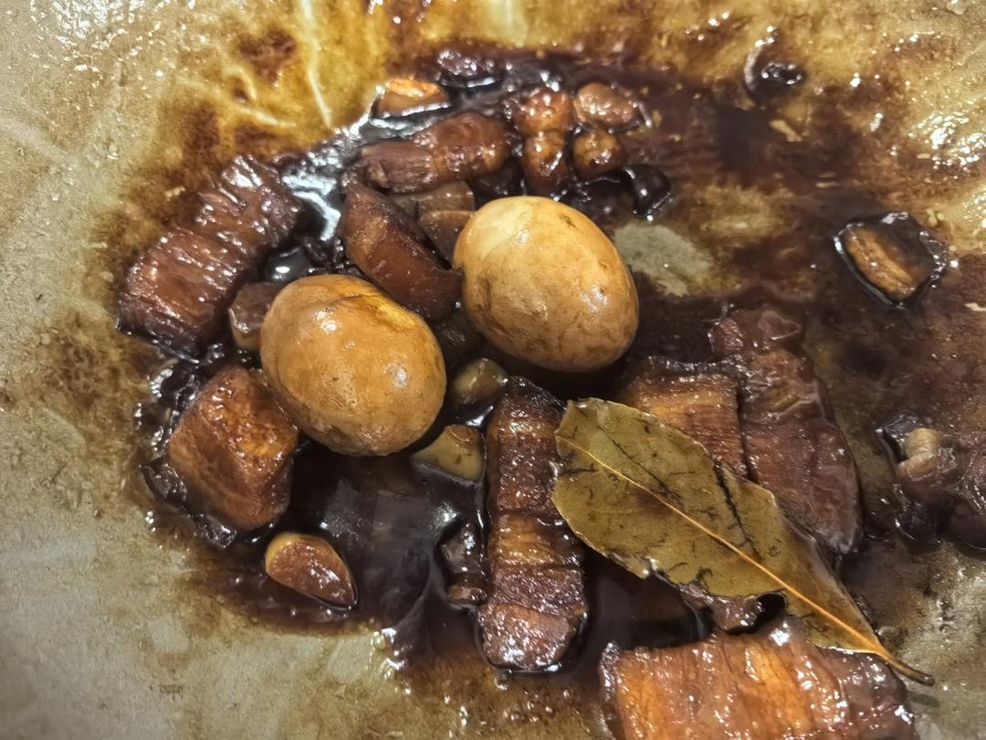 红烧肉炖鹌鹑蛋