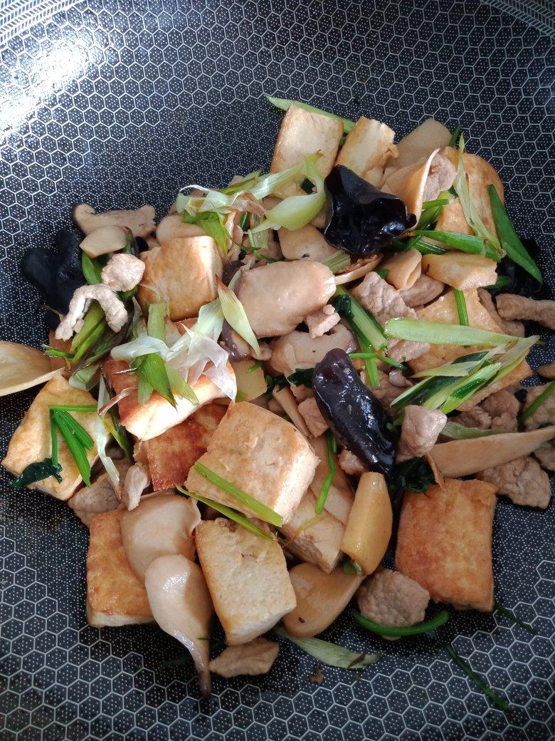 豆干木耳炒肉