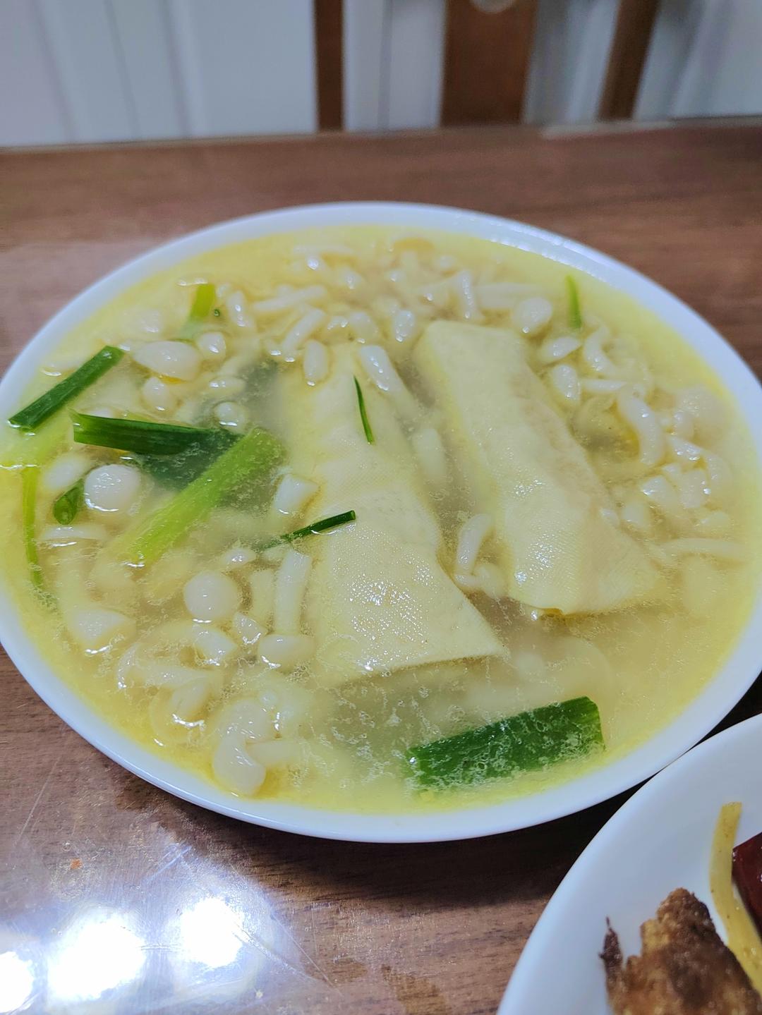 海鲜菇烧百叶卷的做法