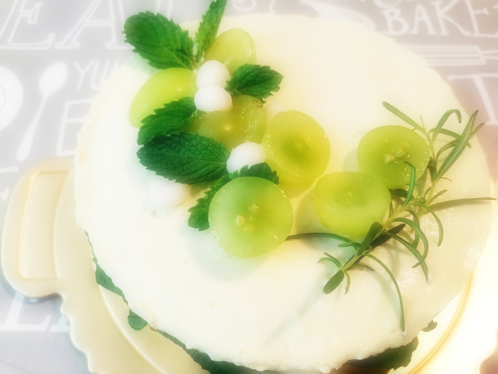 五月的豌豆皇酸奶慕斯蛋糕
