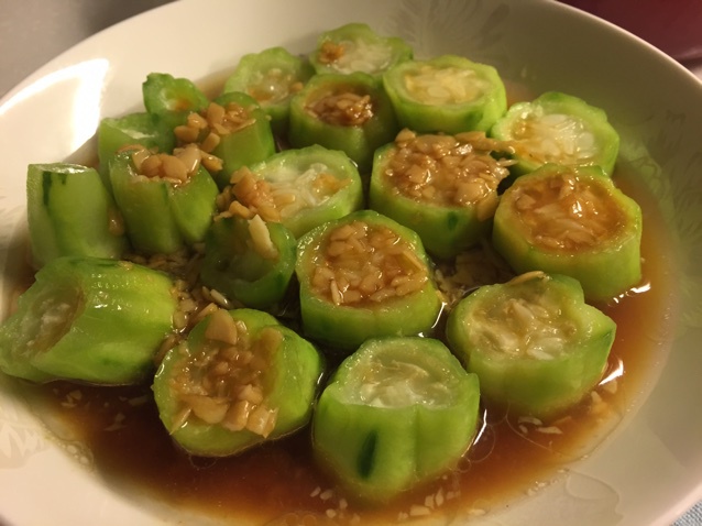 只需要五分钟就可以的美味蒜蓉蒸丝瓜